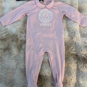 Versace Pink girls Onesie NEW WITH TAGS ✨